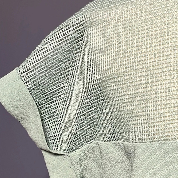 Mine light green size large top half zipper front - Picture 4 of 9